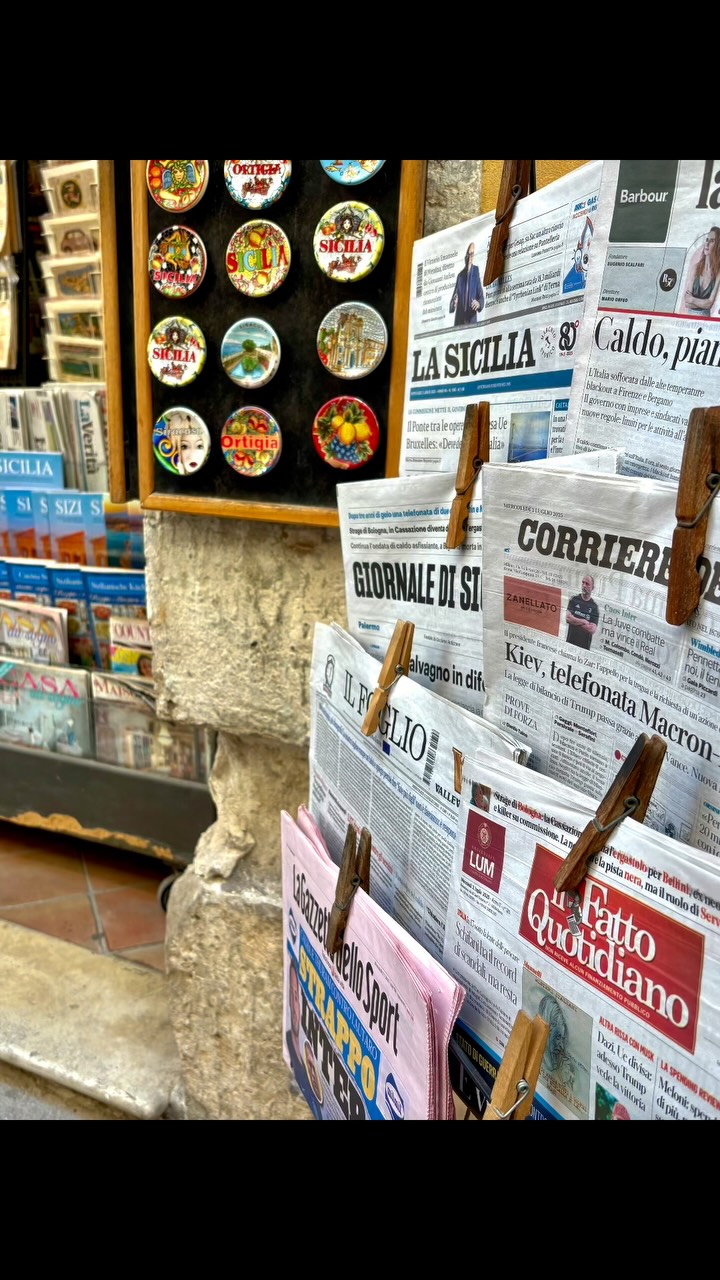 • Cultura sicilienne 

L’homme nous avait concocté un impressionnant menu culturel. Des rencontres typiques dans des villages reculés, on comprenait rien, mais le lien humain se tissait. 
#sicily